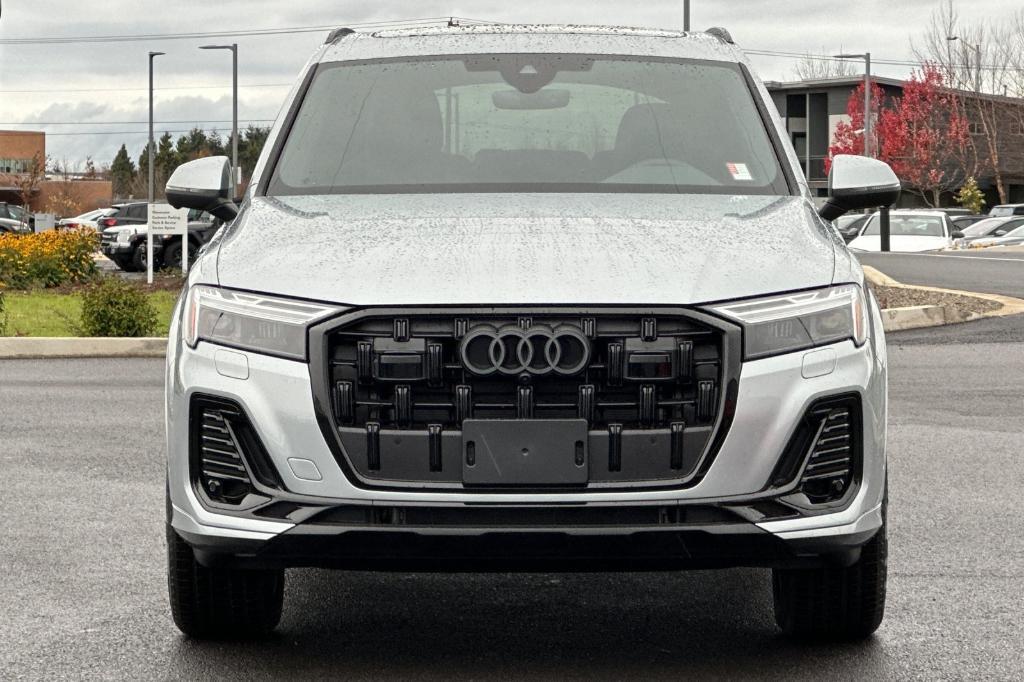 new 2025 Audi Q7 car, priced at $67,690