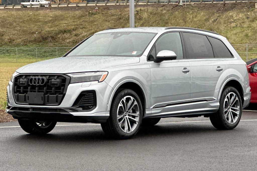 new 2025 Audi Q7 car, priced at $67,690