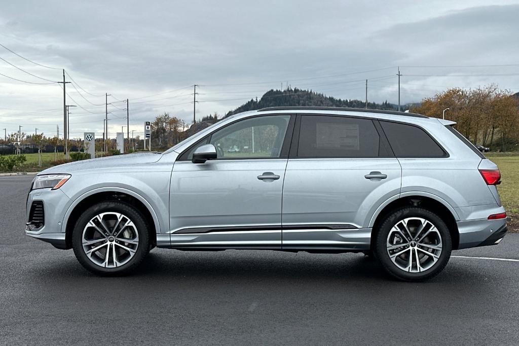 new 2025 Audi Q7 car, priced at $67,690