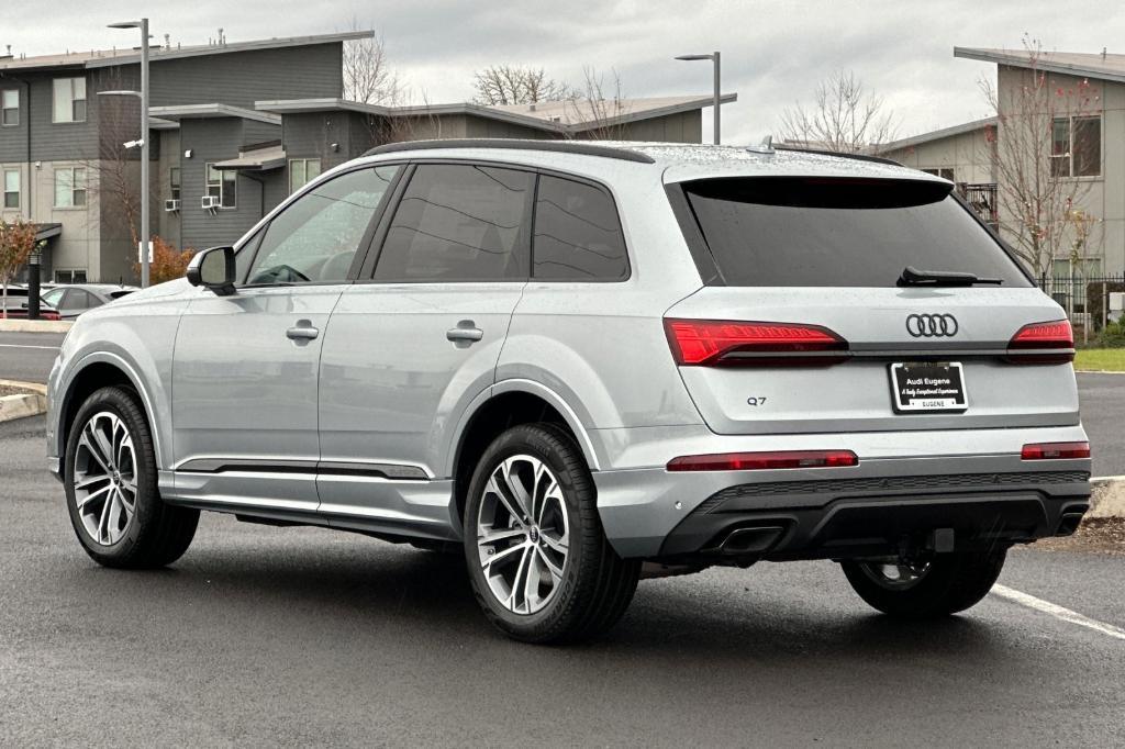 new 2025 Audi Q7 car, priced at $67,690