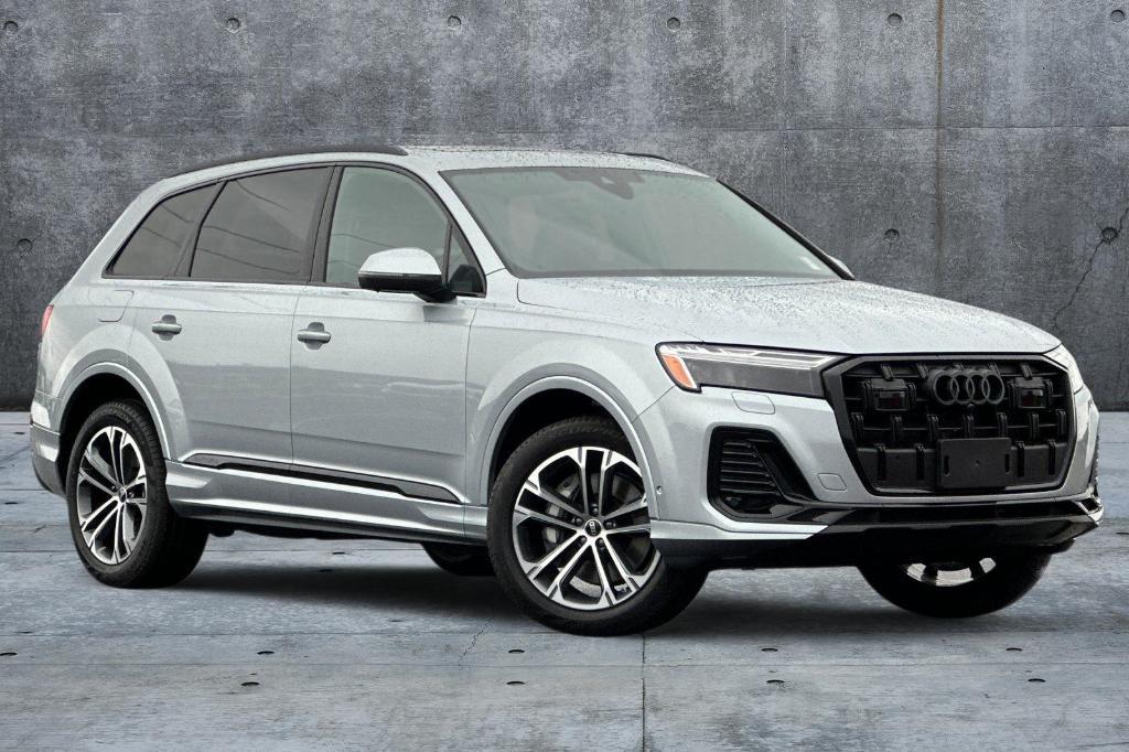 new 2025 Audi Q7 car, priced at $67,690