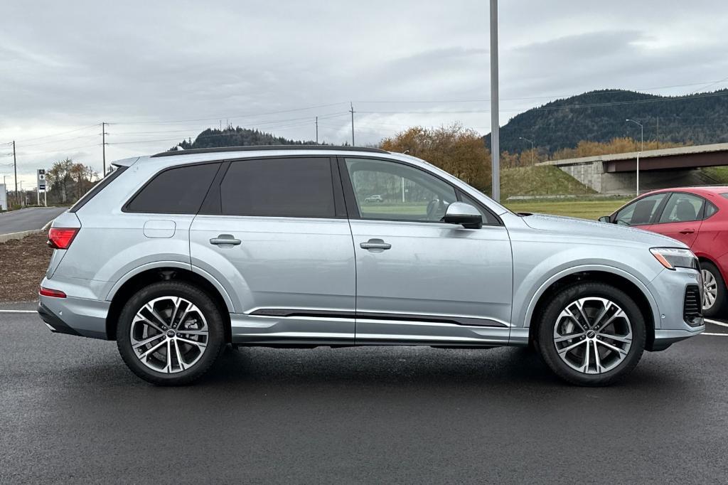 new 2025 Audi Q7 car, priced at $67,690