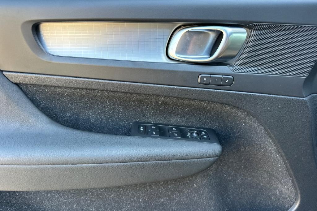 used 2020 Volvo XC40 car, priced at $17,995