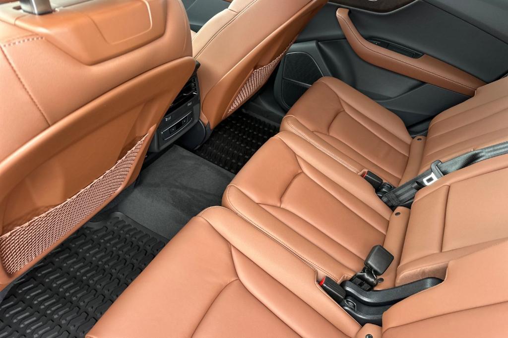 new 2025 Audi Q7 car, priced at $67,605