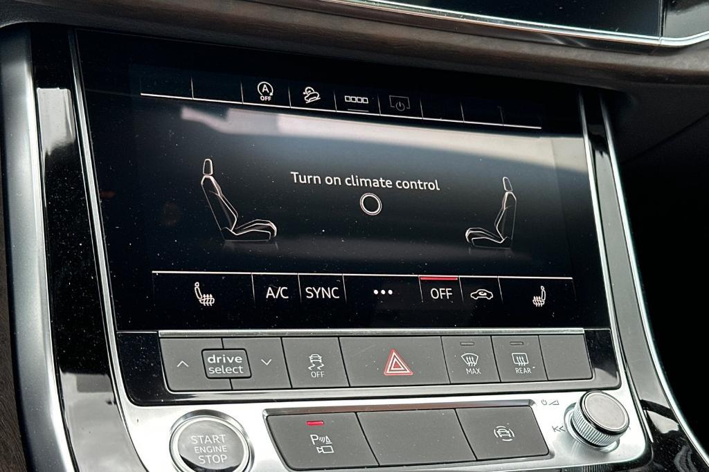 new 2025 Audi Q7 car, priced at $67,605