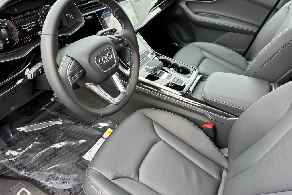 new 2025 Audi Q7 car, priced at $70,040