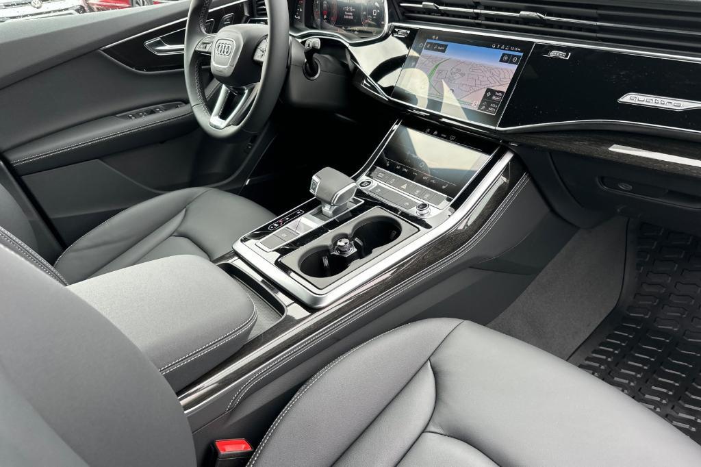 new 2025 Audi Q7 car, priced at $70,040