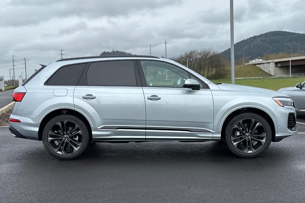 new 2025 Audi Q7 car, priced at $70,040