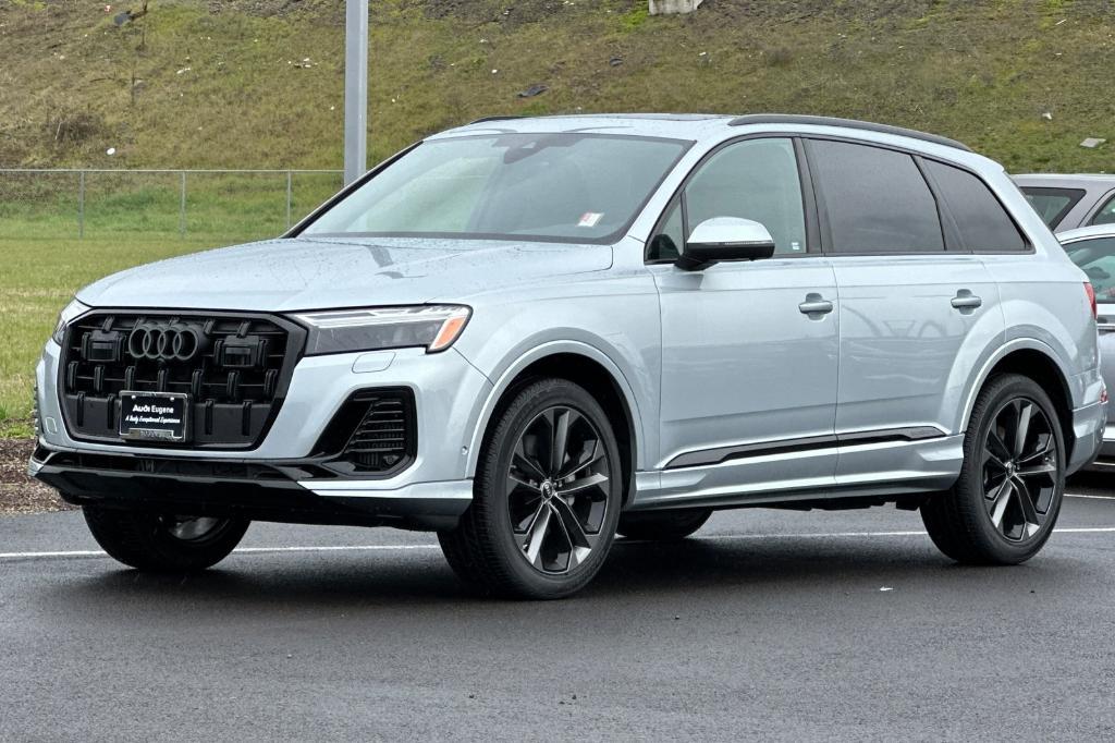 new 2025 Audi Q7 car, priced at $70,040