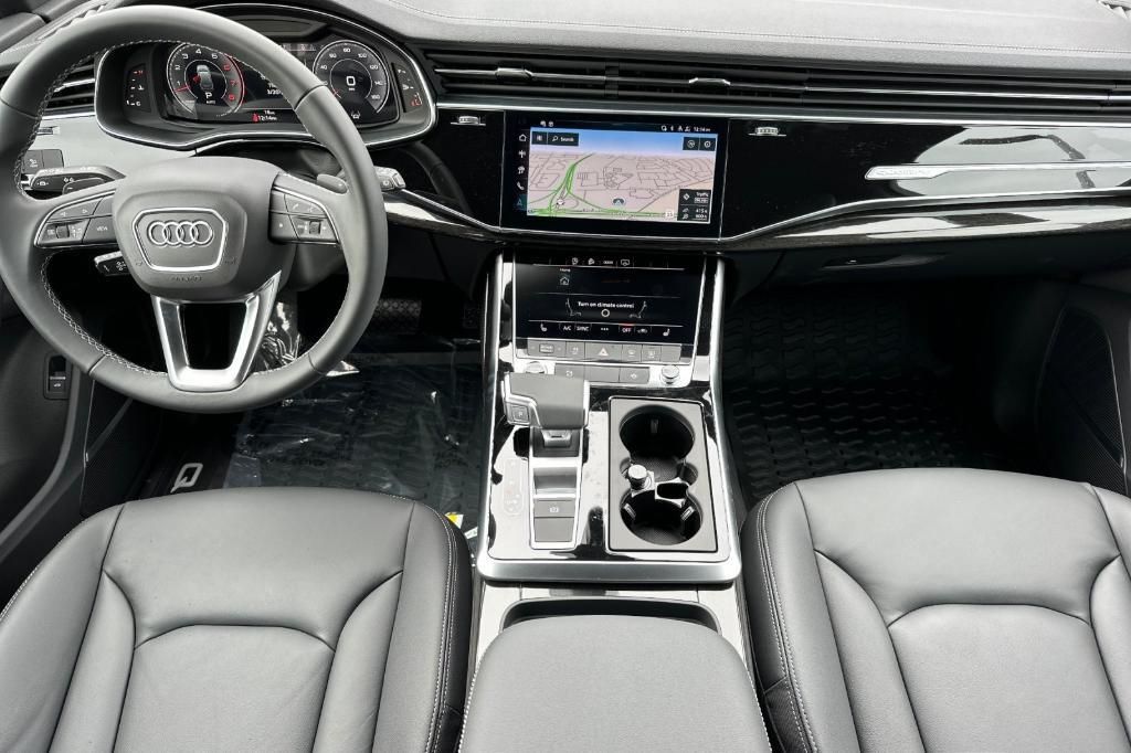 new 2025 Audi Q7 car, priced at $70,040