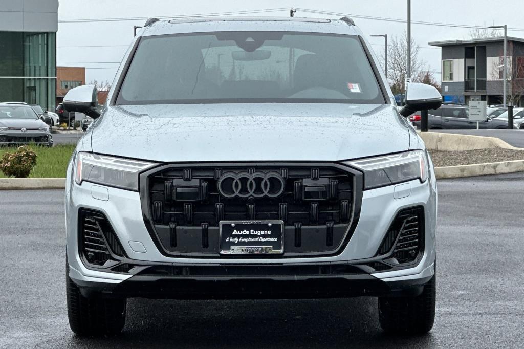 new 2025 Audi Q7 car, priced at $70,040