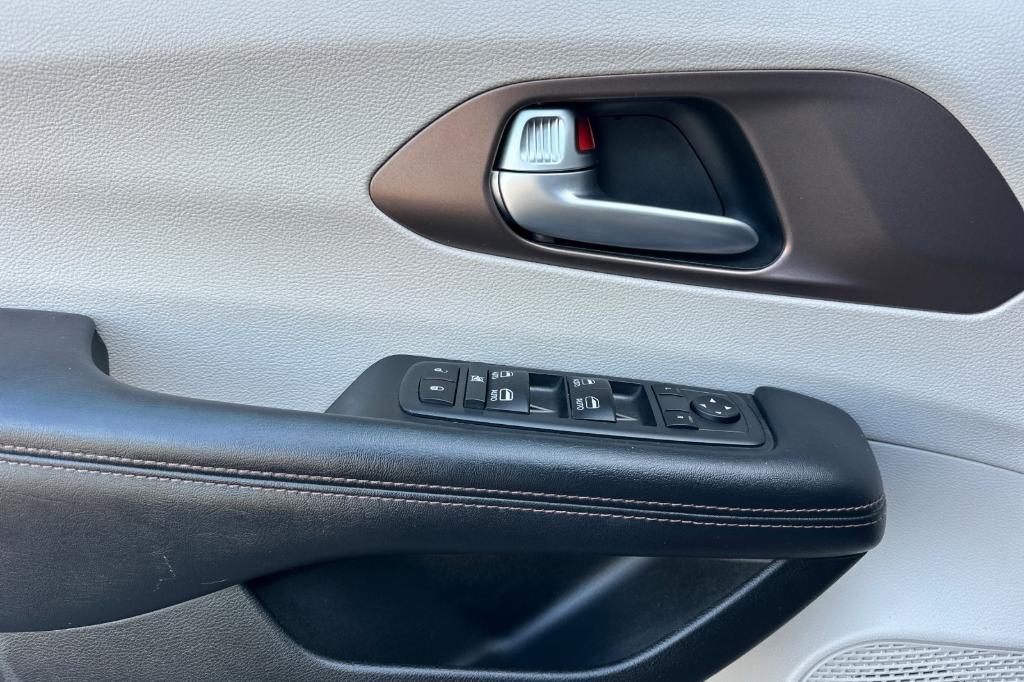 used 2018 Chrysler Pacifica car, priced at $16,985