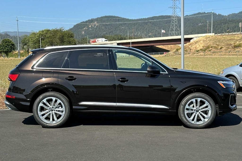 new 2025 Audi Q7 car, priced at $71,620