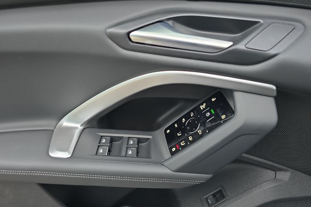 new 2025 Audi Q5 car, priced at $61,000