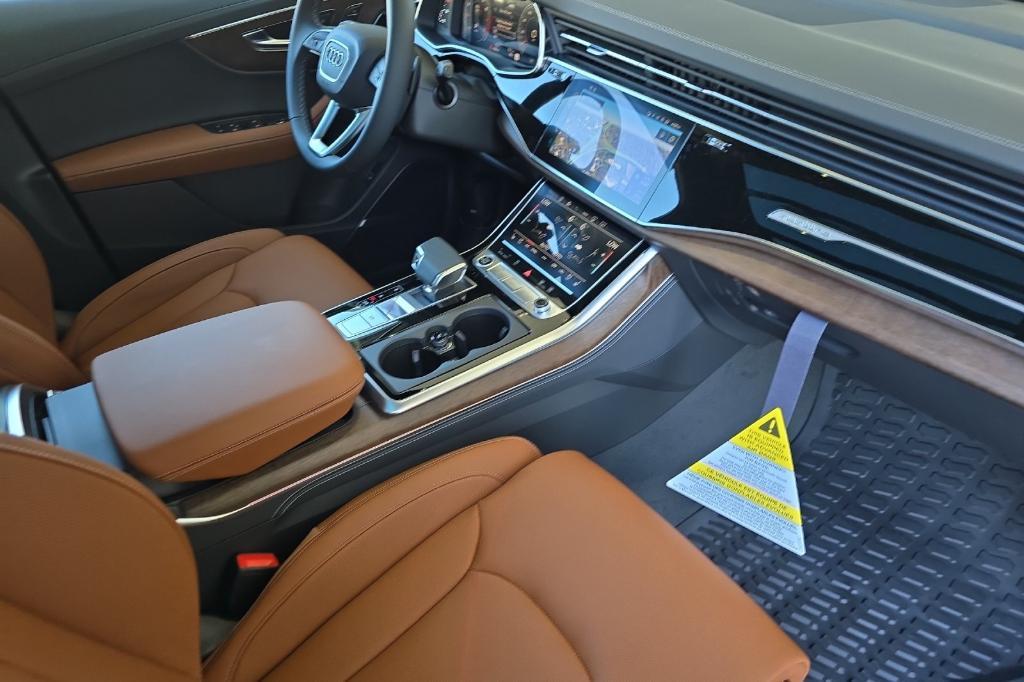 new 2025 Audi Q7 car, priced at $80,905