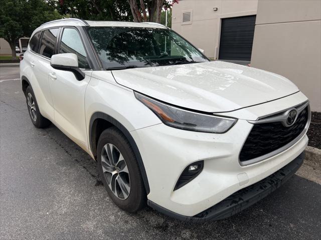 used 2021 Toyota Highlander car, priced at $29,995