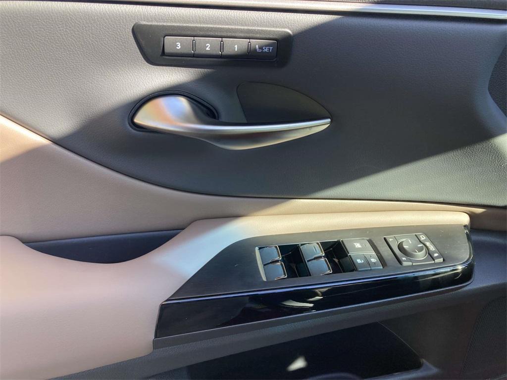 new 2025 Lexus ES 350 car, priced at $48,190