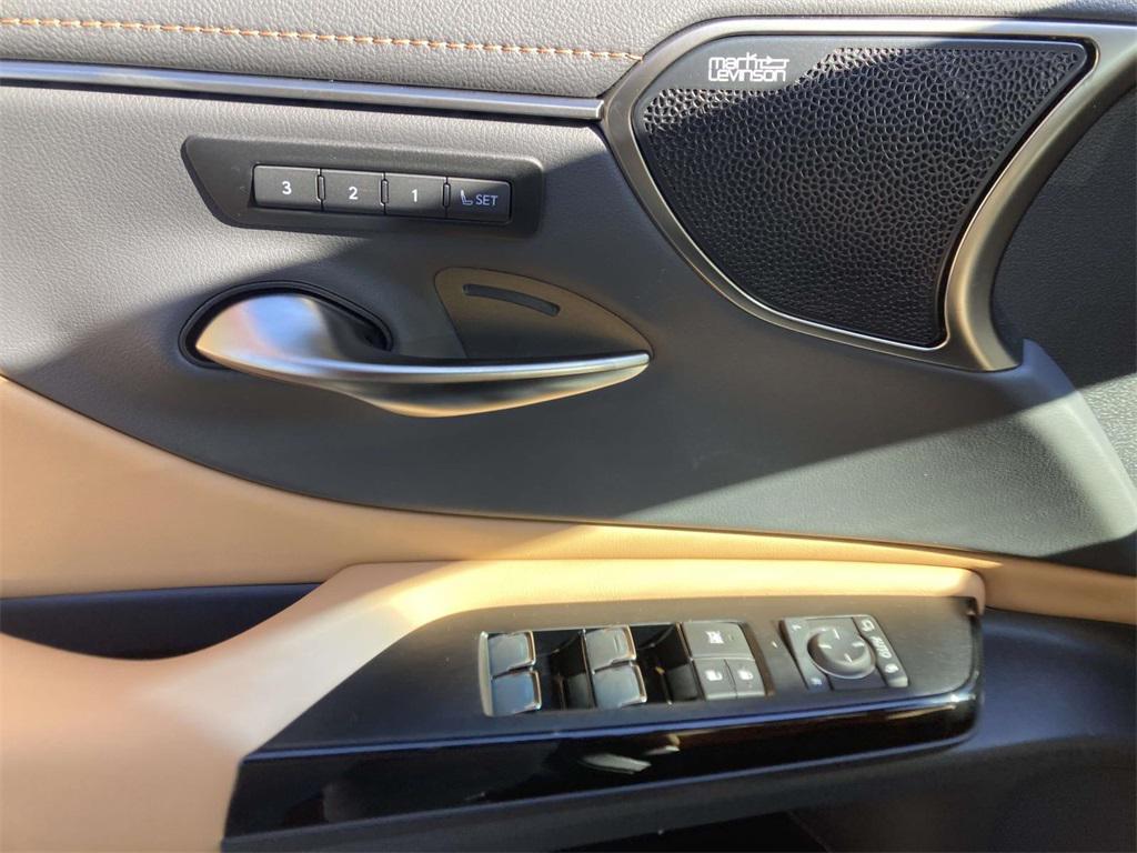 new 2025 Lexus ES 350 car, priced at $56,350