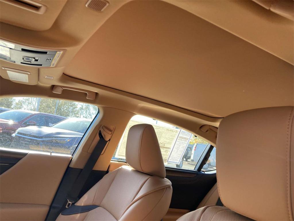 new 2025 Lexus ES 350 car, priced at $56,350