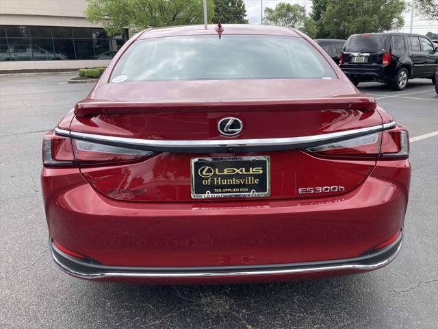 new 2025 Lexus ES 300h car, priced at $56,920