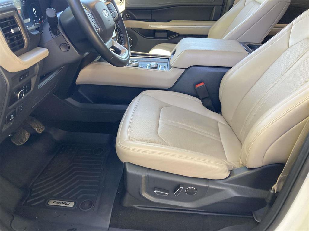 used 2024 Ford Expedition car, priced at $52,500