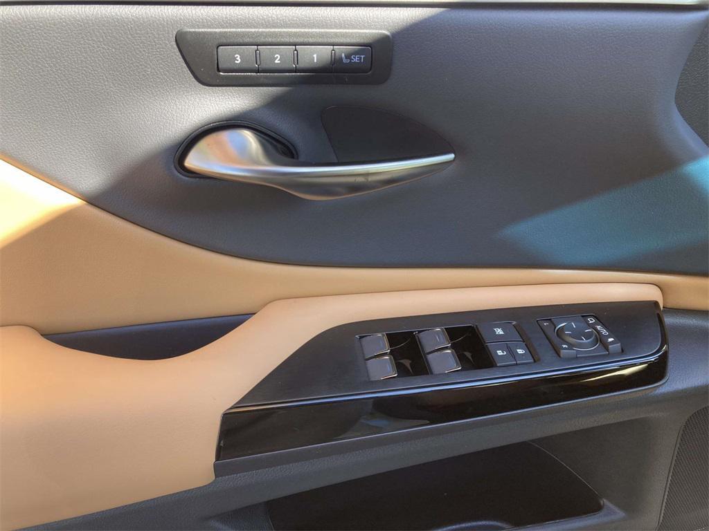 new 2025 Lexus ES 350 car, priced at $50,405