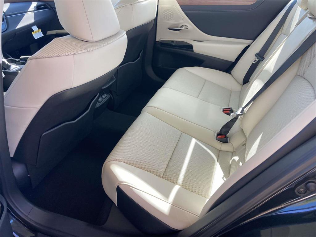 new 2025 Lexus ES 350 car, priced at $49,905