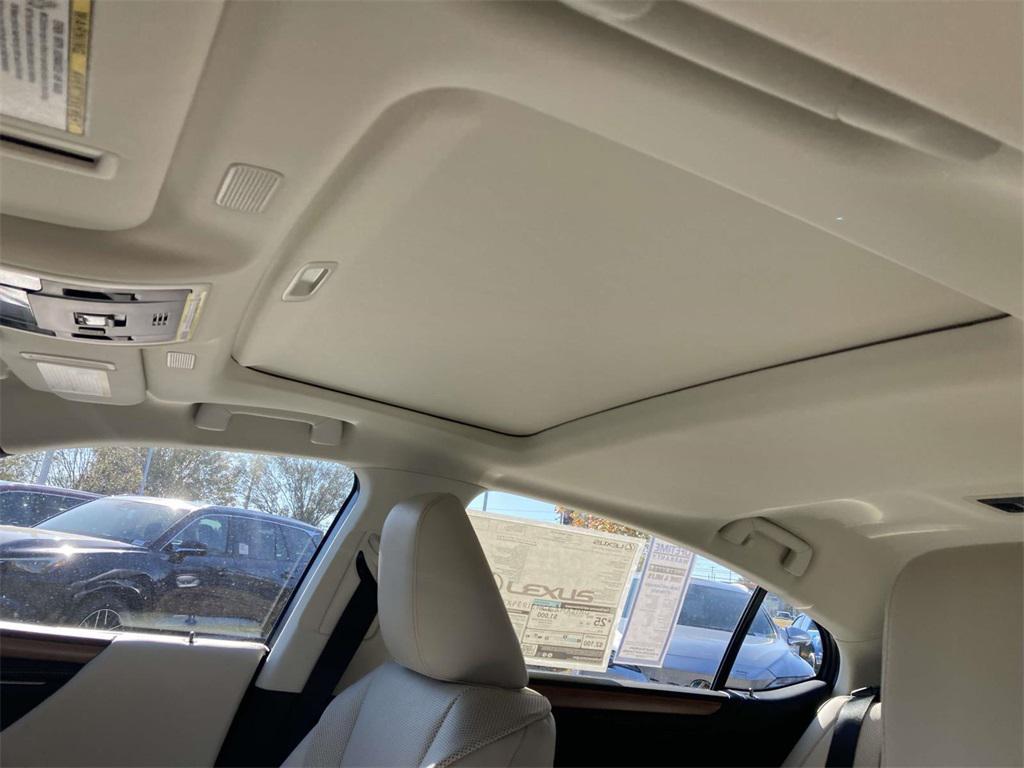 new 2025 Lexus ES 350 car, priced at $49,905