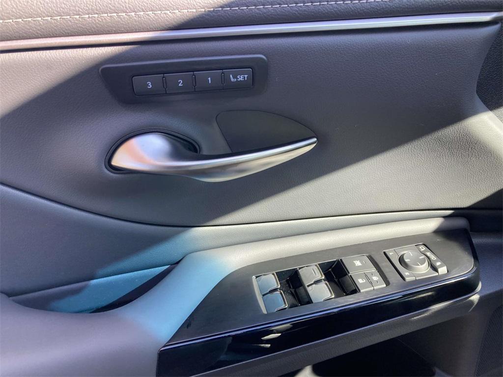 new 2025 Lexus ES 350 car, priced at $50,295