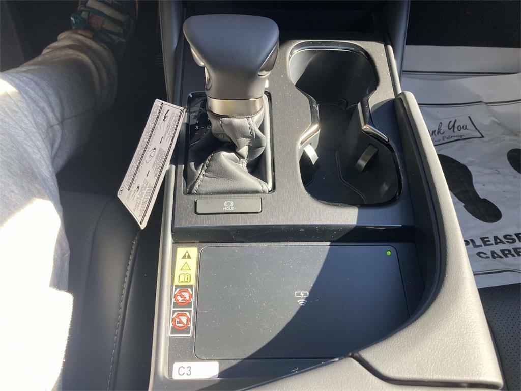 new 2025 Lexus ES 350 car, priced at $48,690