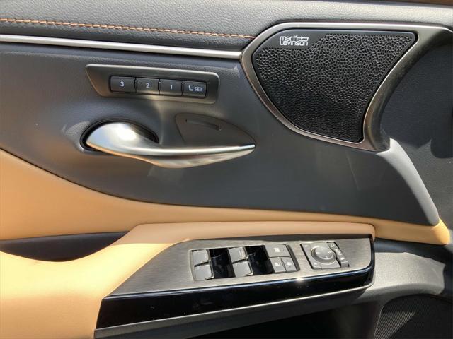 new 2025 Lexus ES 300h car, priced at $57,790