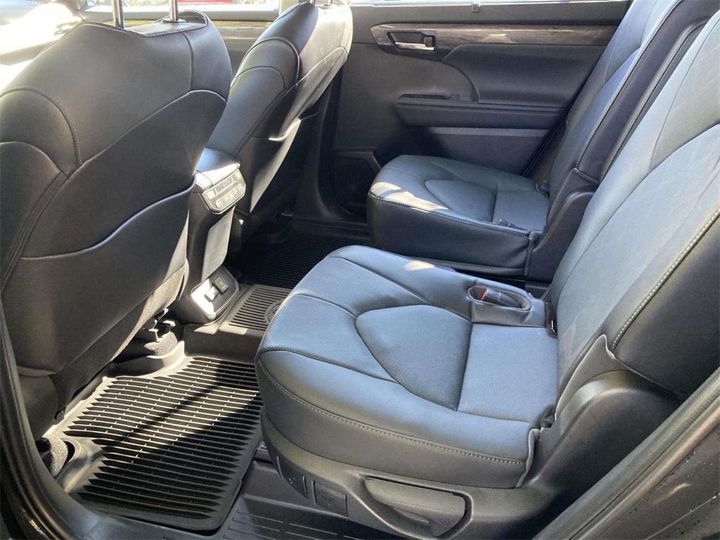 used 2022 Toyota Highlander car, priced at $38,995