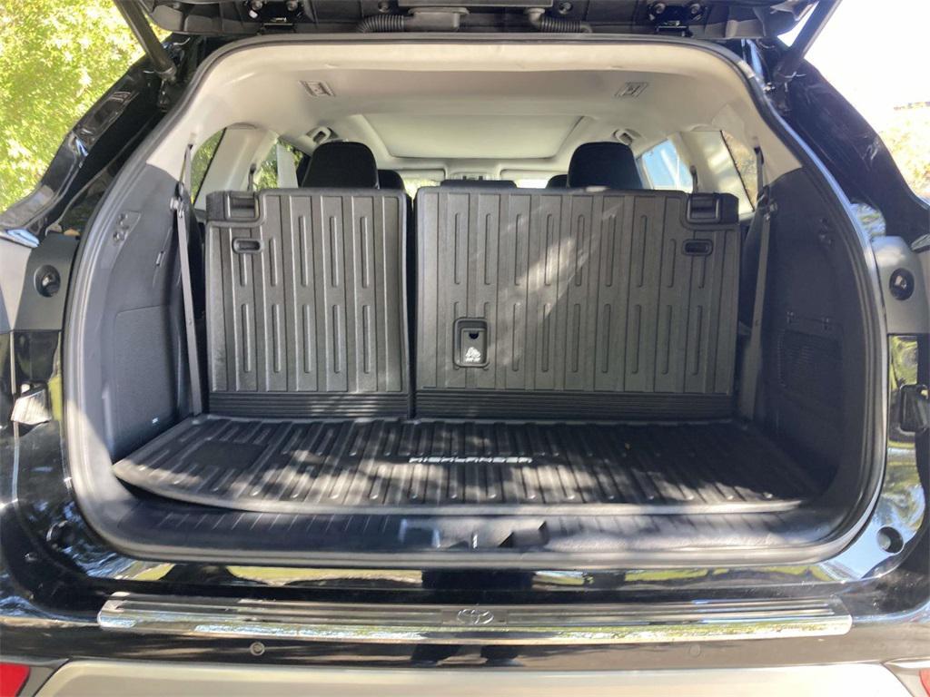 used 2022 Toyota Highlander car, priced at $38,995