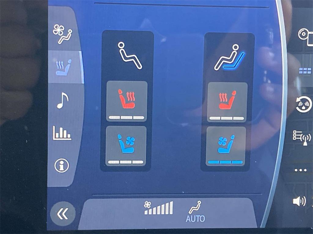 used 2022 Toyota Highlander car, priced at $38,995