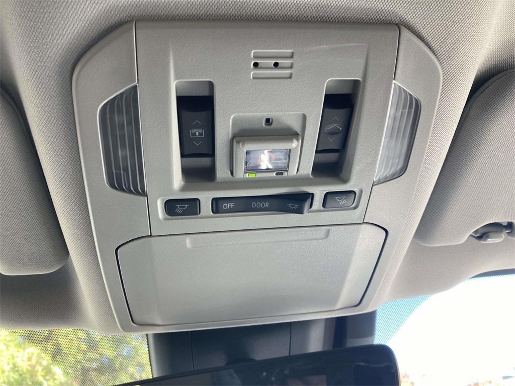 used 2022 Toyota Highlander car, priced at $38,995