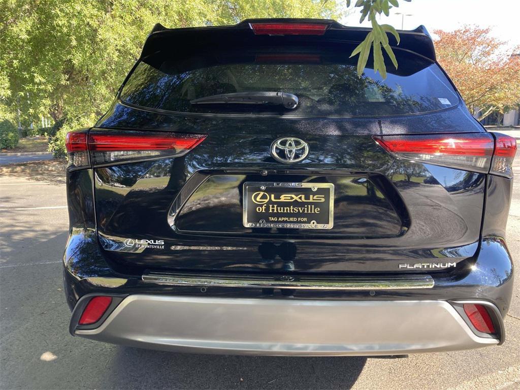 used 2022 Toyota Highlander car, priced at $38,995