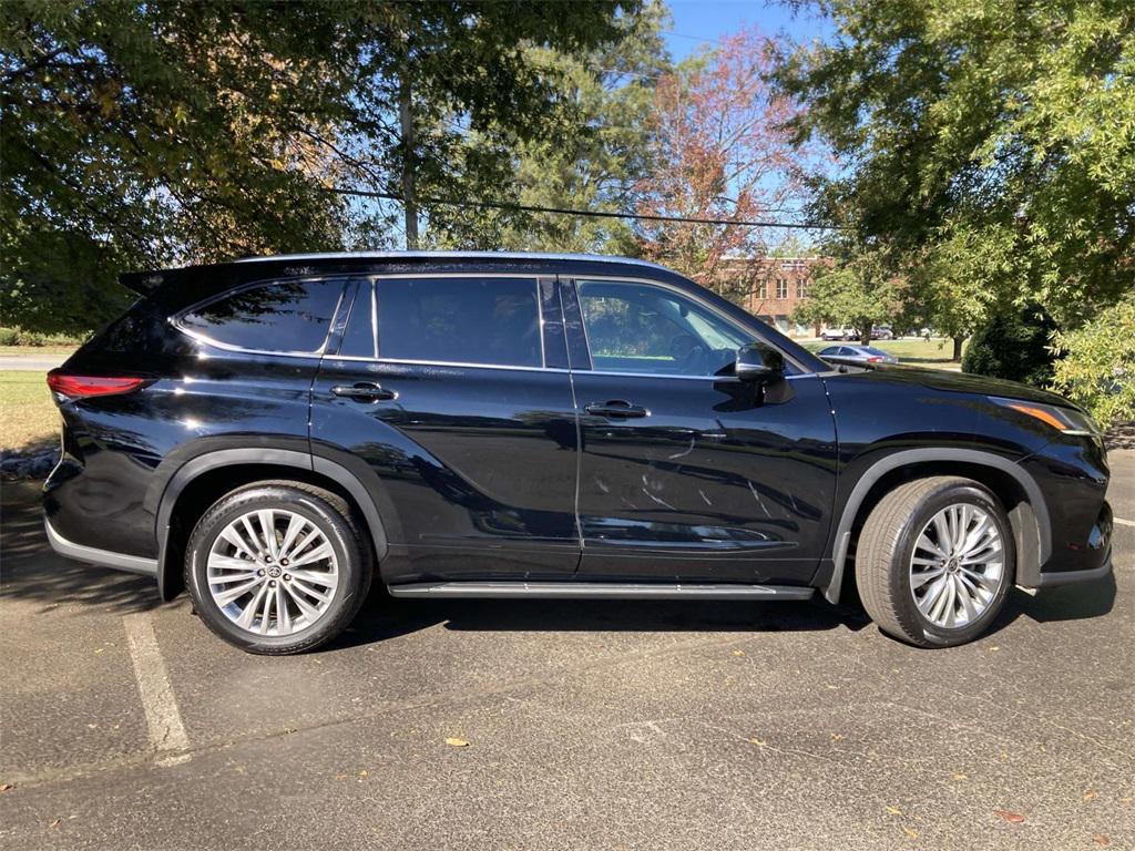 used 2022 Toyota Highlander car, priced at $38,995