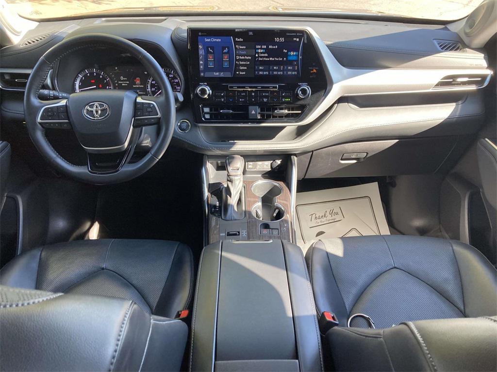 used 2022 Toyota Highlander car, priced at $38,995