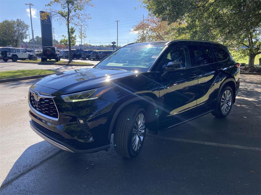 used 2022 Toyota Highlander car, priced at $38,995