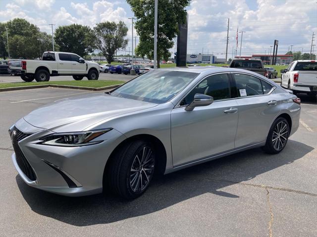 new 2025 Lexus ES 300h car, priced at $52,145