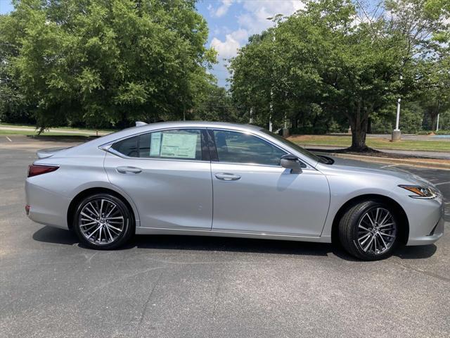 new 2025 Lexus ES 300h car, priced at $52,145