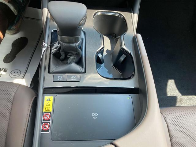 new 2025 Lexus ES 300h car, priced at $52,145