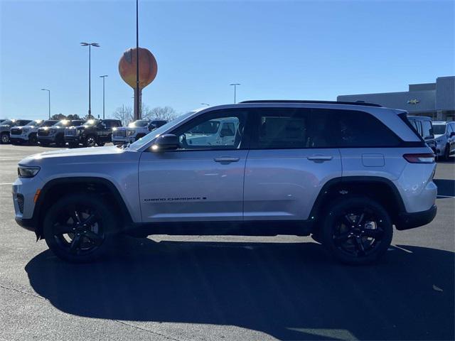 new 2025 Jeep Grand Cherokee car, priced at $40,175