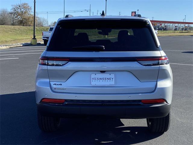 new 2025 Jeep Grand Cherokee car, priced at $40,175