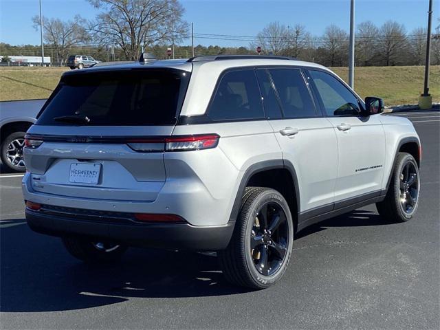 new 2025 Jeep Grand Cherokee car, priced at $40,175