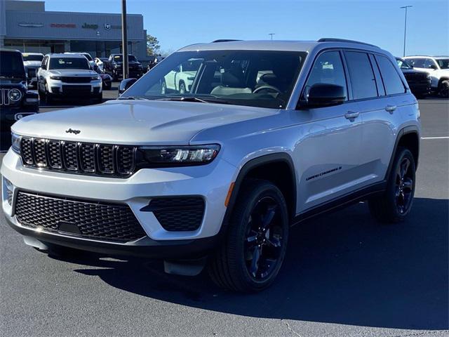 new 2025 Jeep Grand Cherokee car, priced at $40,175