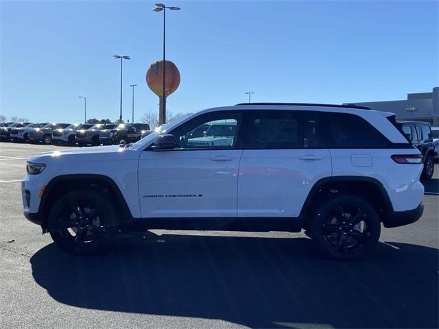 new 2025 Jeep Grand Cherokee car, priced at $39,580