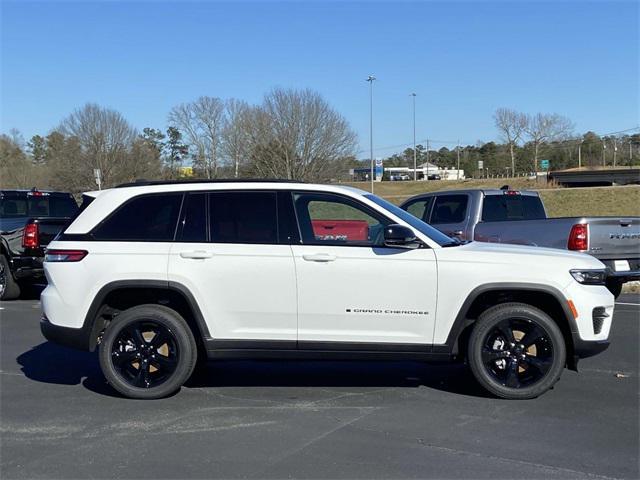 new 2025 Jeep Grand Cherokee car, priced at $39,580