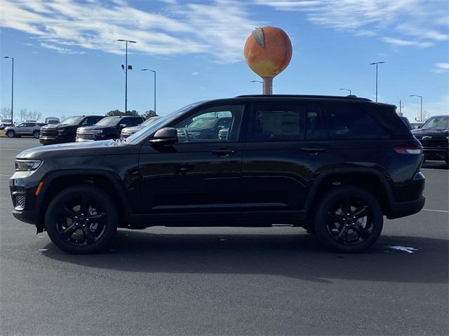 new 2025 Jeep Grand Cherokee car, priced at $37,675