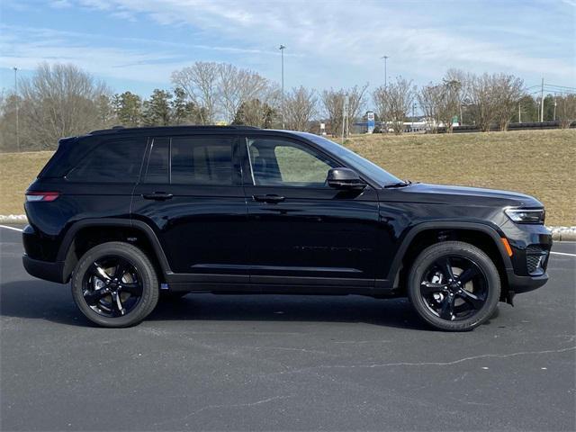 new 2025 Jeep Grand Cherokee car, priced at $37,675